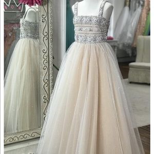 NWOT Sherri Hill gown girls size 6